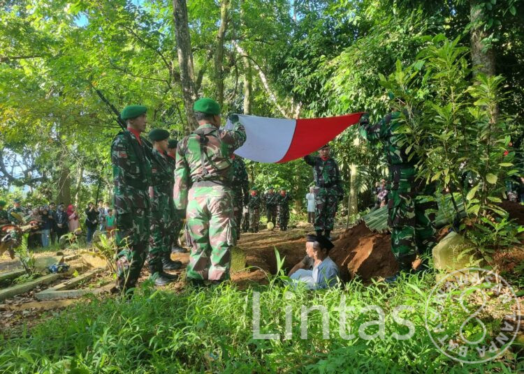 Sebagai Irup Upacara Pamakaman, Dandim 0601/Pandeglang Turut bela Sungkawa
