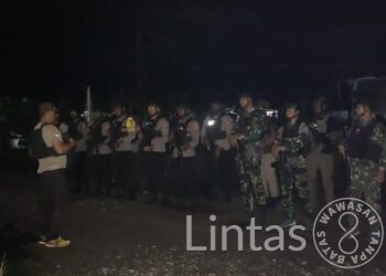 Ciptakan Rasa Aman, Satgas Pamtas Mobile Yonif Raider 514/SY Laksanakan Patroli Gabungan TNI-POLRI