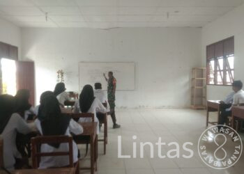 Bentuk Generasi Muda Yang Hebat Babinsa Berikan Wasbang Kepada Siswa/i SMA Negeri 1 Indra Makmur