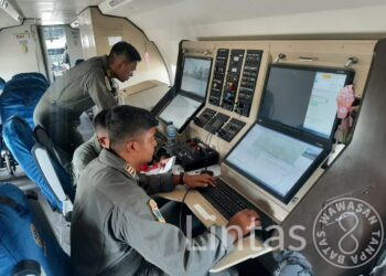 TNI AL Kerahkan Unsur Laut Dan Udara, Upaya Evakuasi Kapal Pesiar MV VIVIE RAE II