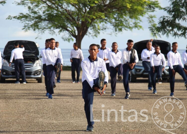 Jaga Kesehatan Dan Kebugaran Prajurit Yonmarhanlan VII Melaksanakan Olahraga Bersama Di Mako Lantamal VII Kupang
