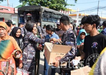 TNI AL Fasilitasi Bantuan Sosial Korban Kebakaran Depo Plumpan