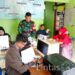 Serda Sandari Babinsa Koramil 19 /Idm,Laksanakan Pengambilan Data Stunting Di Wilayah Desa Binaan