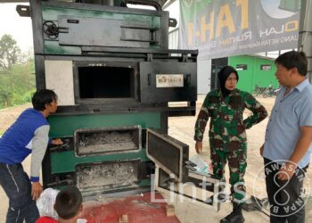 Dansektor 7 Satgas Citarum Harum Cek Mesin Olah Runtah (Motah) Sebelum Di Launching