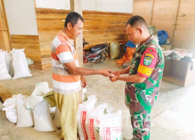 Monitoring Stok Pangan Jelang Bulan Ramdahan, Babinsa Nurussalam Sambangi Penggilingan Padi