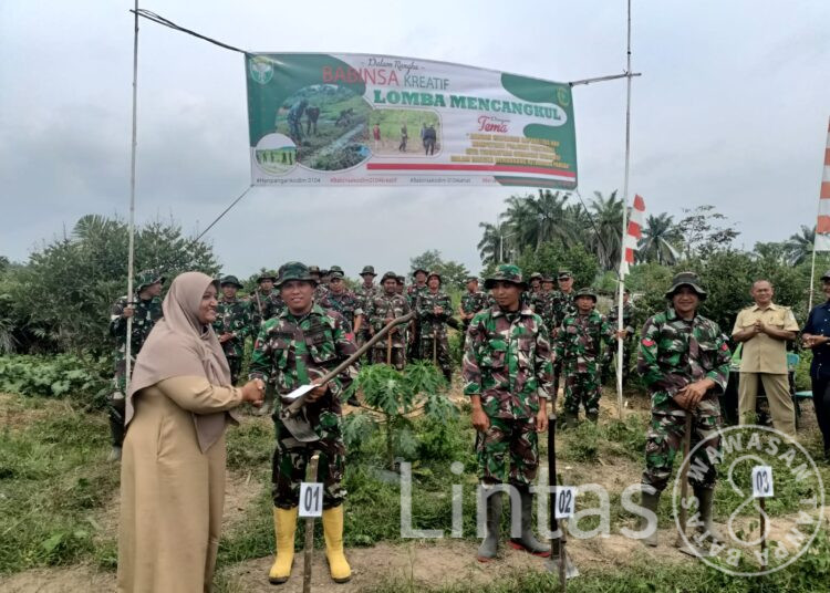 Untuk Mendukung Hanpangan, Dandim 0104/Atim Gelar Lomba Mencangkul Tingkat Babinsanya