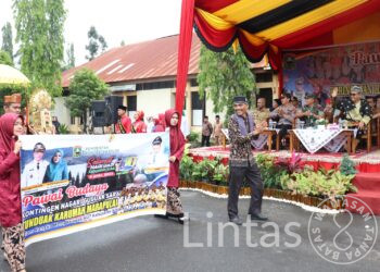 Dandim 0309/Solok Hadiri Pawai Budaya Dalam Rangka Peringatan Hari Jadi Kabupaten Solok Ke 110
