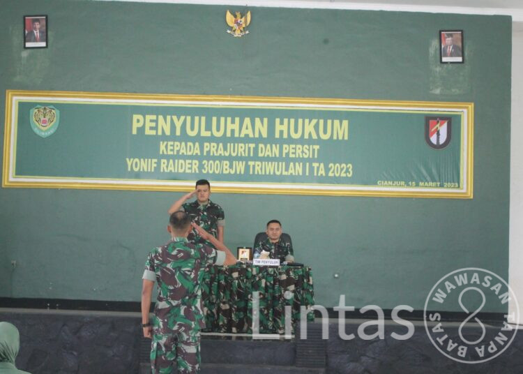 Prajurit dan Persit Yonif Raider 300/BJW terima Pembekalan Hukum dari Kumdam III/SLW