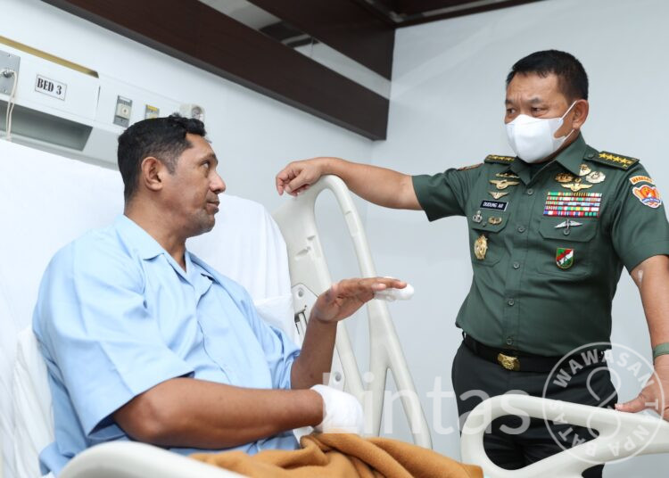 Prajurit Korban Penyerangan KKB Yahukimo Dijenguk Kasad di RSPAD