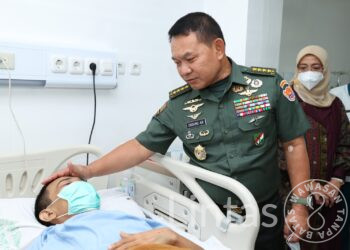 Kasad Beri Perhatian Kepada Warga Subang Penderita Kelumpuhan
