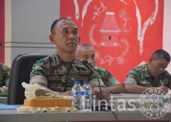 Danrem 081/DSJ dan Staf Terima Arahan dari Pangdam Mayjen TNI Farid Makruf