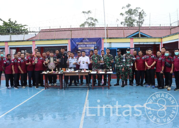 Dalam Rangka Hari Bhakti Pemasyarakatan ke – 59 tahun 2023 Rutan Klas IIB Sanggau Berkerja Sama Dengan Kodim 1204 / Sanggau Dan BNN Lakukan Razia Kamar Hunian