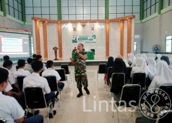 Semangati Generasi Muda Enyam Pendidikan, Dandim Sambas Beri Seminar Para Pelajar