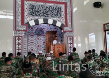 Salat Jumat Minggu Pertama Ramadan di Masjid Makorem 081/DSJ