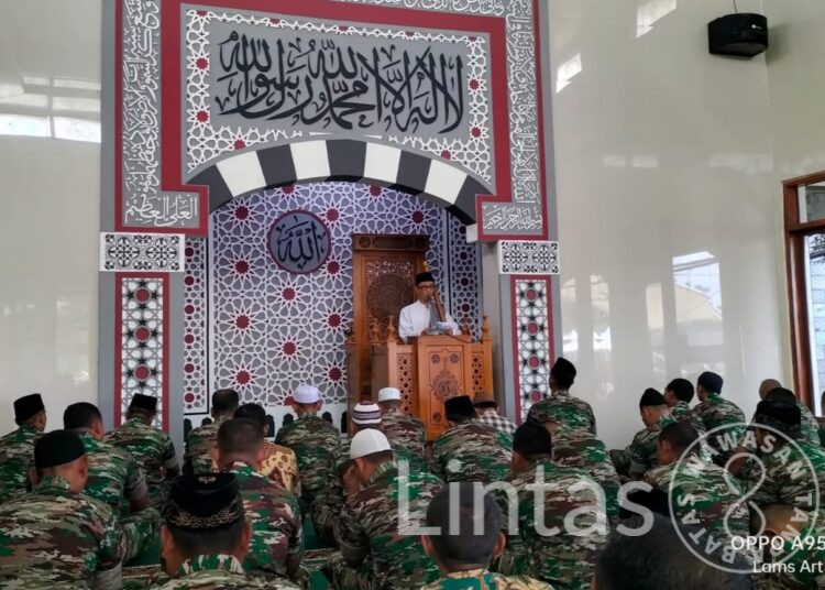 Salat Jumat Minggu Pertama Ramadan di Masjid Makorem 081/DSJ