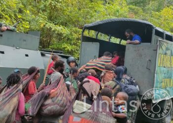 4 Hari Berjalan Kaki, Masyarat 4 Hari Berjalan Kaki, Masyarakat Koroptak Di Evakuasi Tim Patroli Yonif R 514 Kostrad Di Tengah Hutan Nduga