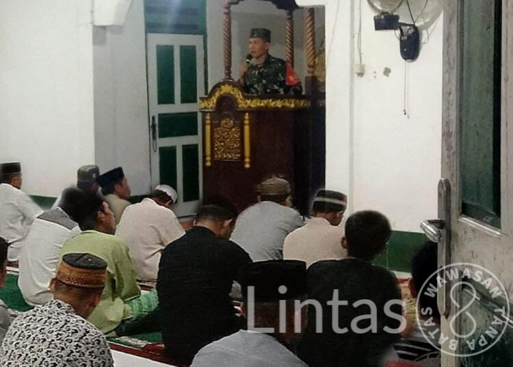 Bulan Ramadhan,Babinsa Koramil 1416-05/Maligano Kodim 1416/Muna Bawakan Ceramah Agama di Masjid An-Nur Desa Moolo