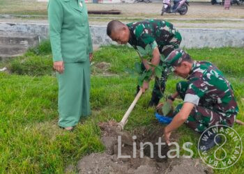 Dandim 0104/Atim dan Ketua Persit KCK Cabang XXI Sempatkan Diri Tanam Pohon Buah di Taman Makam Syiah Kuala Banda Aceh