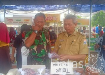 Peltu Dadang dan Serda Suyadi Hadiri Pembukaan Bazar Bahan Pokok Tahun 2023