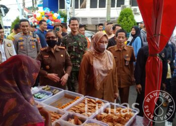 Bersama Forkompimda, Dandim 0601/Pandeglang Bagikan Takjil