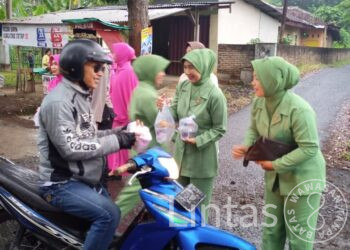 Berkah Ramadhan Sinergitas TNI- POLRI ( Koramil 421-03/ Penengahan – Polsek penengahan ) semakin solid