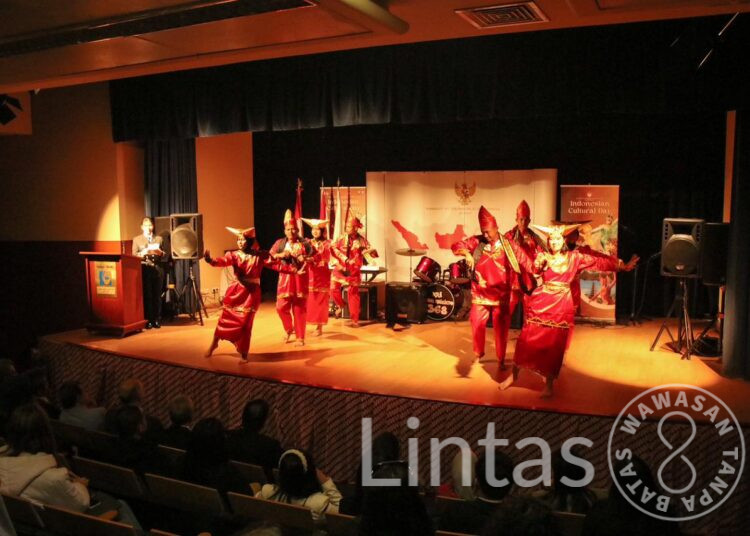 Begini Cara TNI AL Kenalkan Budaya Nusantaradi Universitas Lebanon Saat Misi PBB