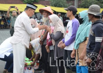 Lima Ratus Pemulung Berbahagia Bersama Persit KCK Daerah III/Siliwangi