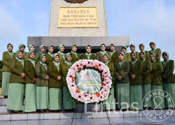 Ziarah di TMP Madiun, Ini Pesan Ketua Persit KCK Koorcab Rem 081