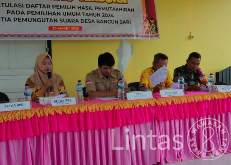 Babinsa Koramil Manuhing Hadiri Kegiatan Rapat Pleno Terbuka Rekapitulasi Daftar Pemilih Hasil Pemutakhiran