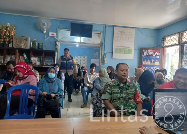 Babinsa Kel Srimulya Hadiri Rapat Pleno Terbuka Rekapitulasi Daftar Pemilihan Hasil Pemutakhiran (DPHP)