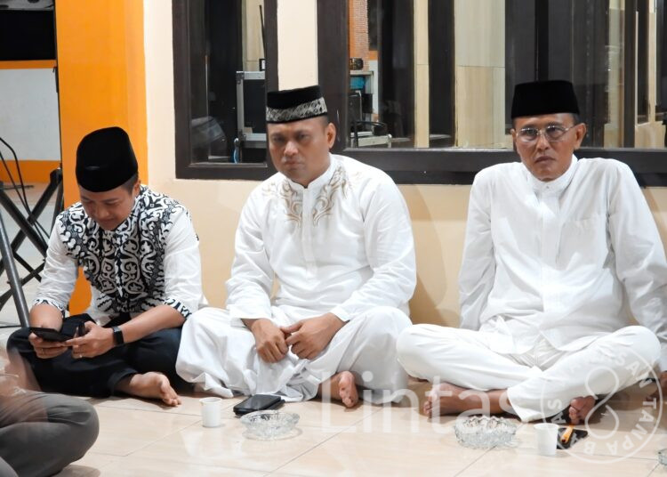 Dandim 0613/Ciamis Bersama Forkopimda Gelar Adu Bako Setelah Taraweh Bersama Warga