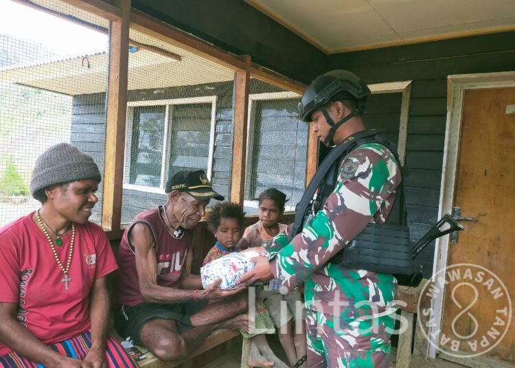 Pos Malagayneri Satgas Yonif Mekanis 203/AK Laksanakan Anjangsana ke Honai Kepala Desa Nambu