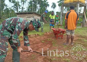 Karya Bakti TNI Wujud Nyata Pengabdian Prajurit Satgas Pamtas Yonif 725/Woroagi Untuk Rakyat di Perbatasan