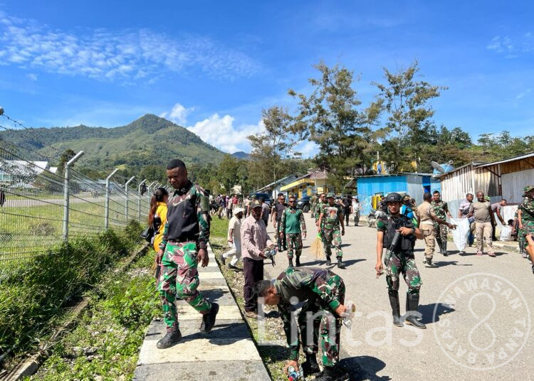 Jalin Sinergitas,Prajurit Yonif 721/Mks Bersama Forkopimda Dan Masyarakat Karubaga Gelar Karya Bakti