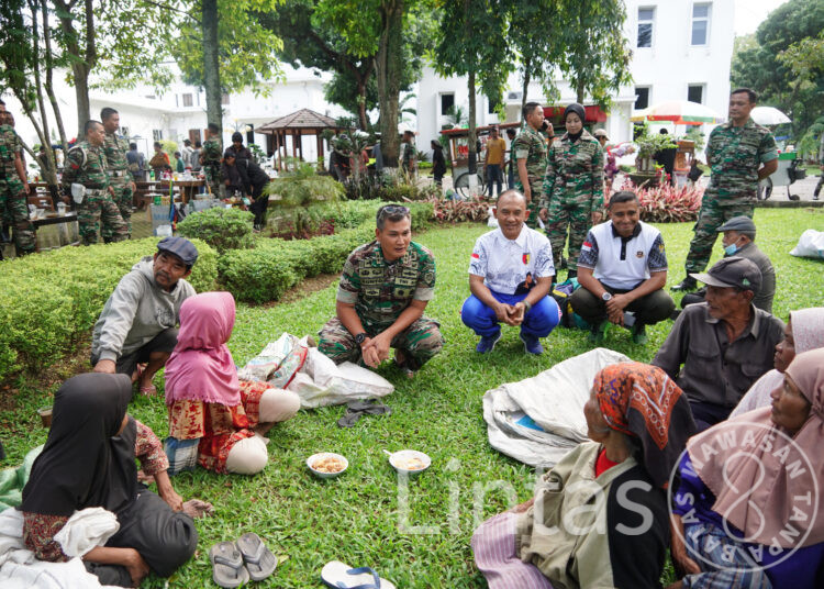 Sang Jenderal Yang Perhatian Dengan Pemulung