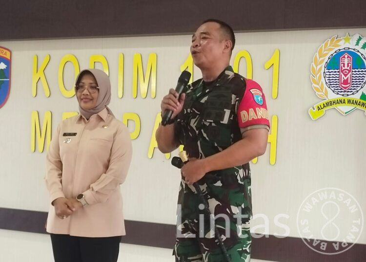 Tunda Keberangkatan, Dandim Mempawah Sambut Kunjungan Bupati