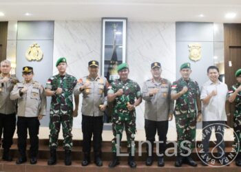 Jalin Silaturahmi Dan Perkuat Sinergitas, Pangdam XII/Tpr Kunjungi Kapolda Kalbar
