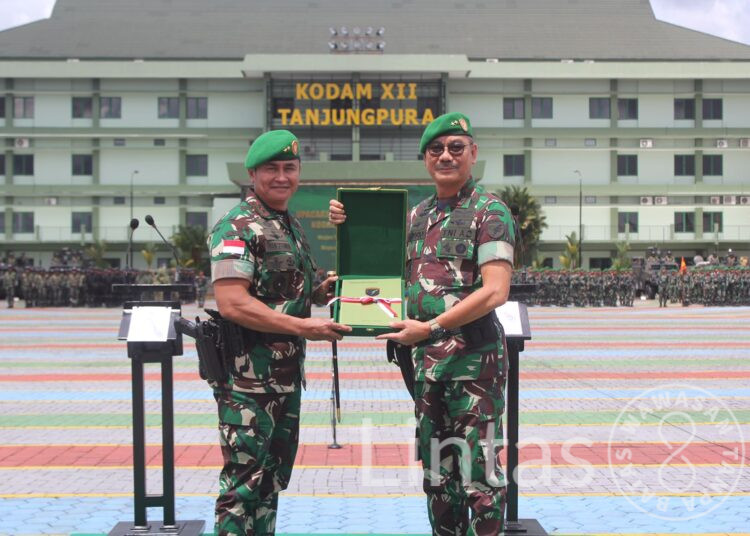 Pangdam XII/Tpr Terima Penyerahan Pasukan Dari Mayjen TNI Sulaiman Agusto
