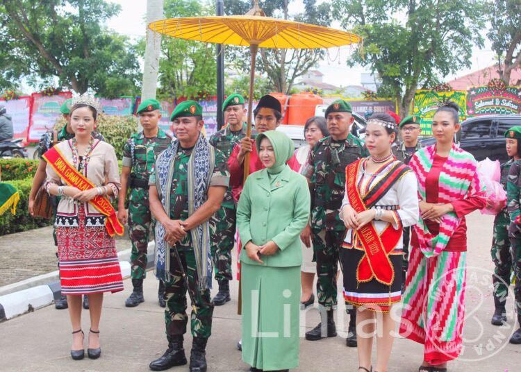 Penakluk Gunung Tertinggi Di Dunia, Tiba Di Bumi Khatulistiwa