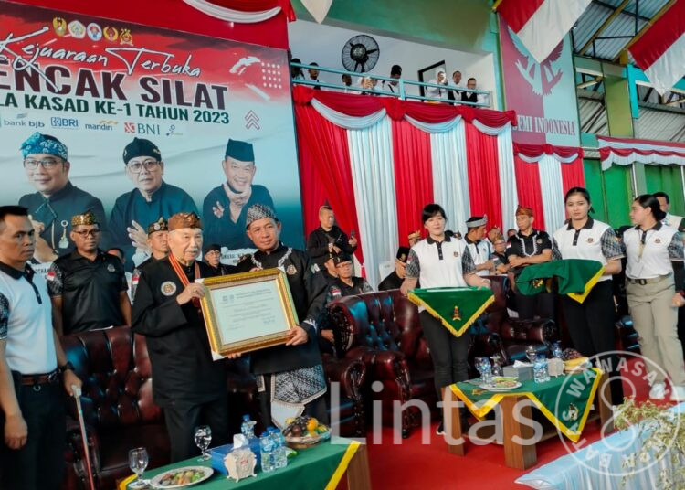 Wakasad Letjen TNI Agus Subiyanto Resmi Buka Event Nasional Pencak Silat Piala KASAD Ke-1 di Cimahi Jawa Barat