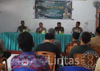 Sinergitas Tanpa Batas,Kodim 1420 Bersama Polres Sidrap Laksanakan Jumat Curhat Di Watang Sidenreng