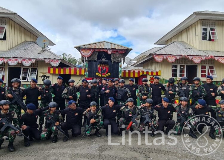 Sinergi Satgas Yonif 721 Bersama Brimob Ciptakan Ketertiban Dan Kondusifitas Di Tolikara