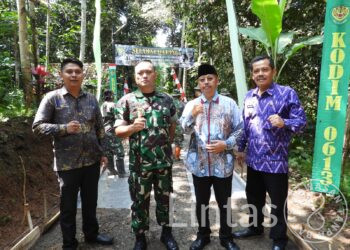 Dandim 0613/Ciamis Wujudkan Mimpi Warga Desa Jelat Melalui BSMSS Bangun Jalan Beton