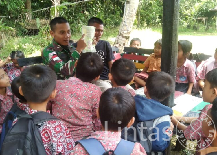 Cerdaskan Anak Perbatasan, Satgas Pamtas Yonarmed 10/ Bradjamusti Menjadi Gadik