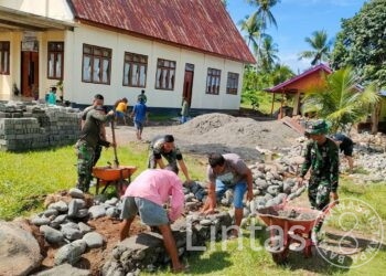 Percantik Gereja Moria Dodinga Likata , Satgas Yonarhanud 3/YBY Buatkan Pagar Gereja
