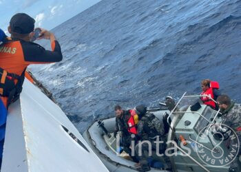 TNI AL Jemput 12 Nelayan Yang Terdampar Di Australia