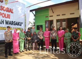 Dandim 1204 / Sanggau Bersama Kapolres Sanggau Resmikan Bakti Sosial Bedah Rumah Wargaku