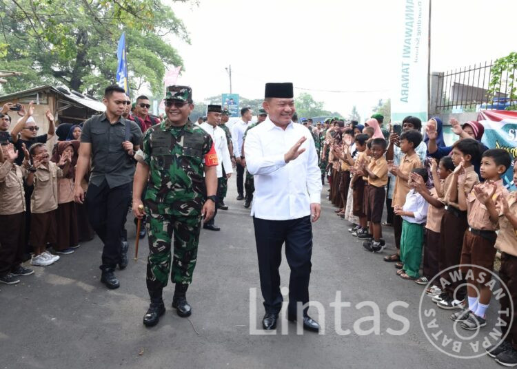 Peduli Pendidikan Santri Ponpes An-Nawawi Tanara, Kasad Beri Bantuan 1 Unit Kendaraan