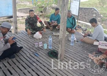 Ada Apa Babinsa Dan Babinkamtibmas Kumpulkan Petani Di Sawah
