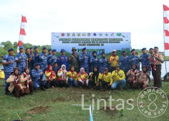 Personel Lanud Husein Sastranegara Mengikuti Penanaman Mangrove Nasional Secara Serentak Jajaran TNI